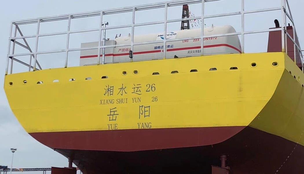 Chart onboard LNG fueling system for ships